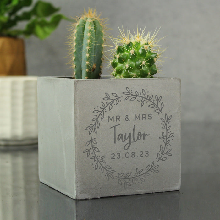 Personalised Wreath Concrete Flower Pot