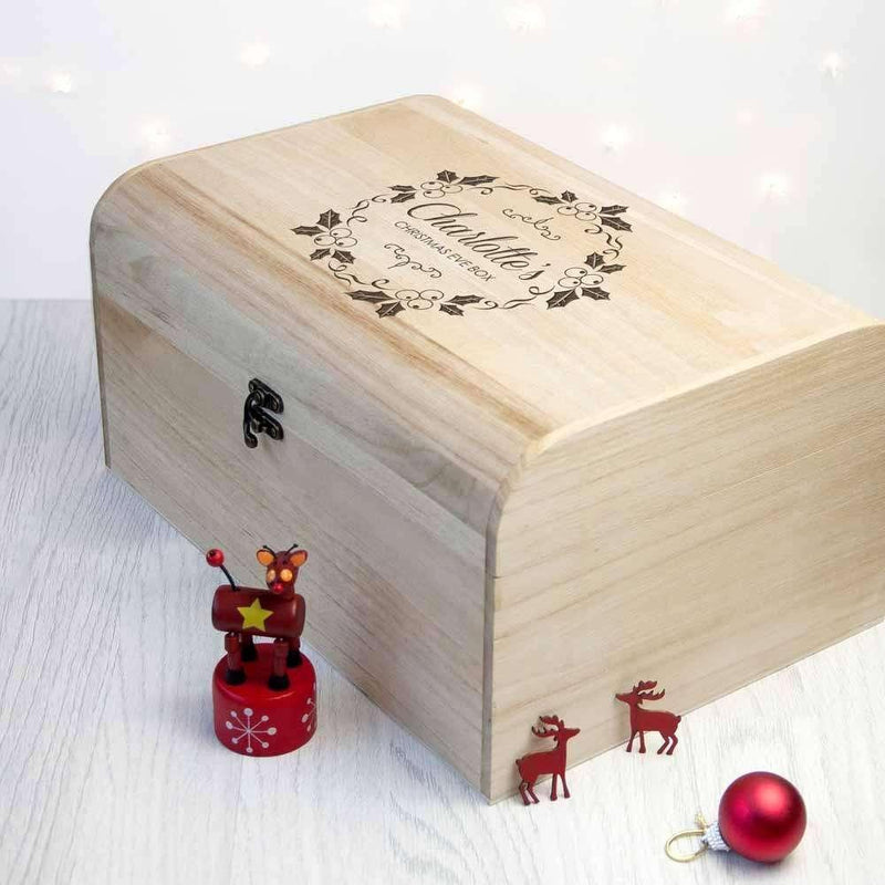 Personalised Christmas Eve Chest With Mistletoe Wreath - Myhappymoments.co.uk