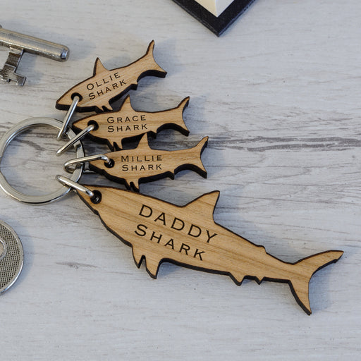 Personalised Daddy Shark Keyring - Myhappymoments.co.uk